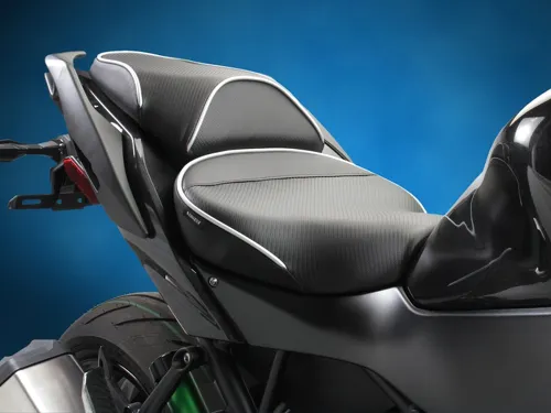 Predné sedadlo World Sport Performance Seat so zodpovedajúcim poťahom zadného sedadla DIY, Kawasaki 2018+ Ninja H2 SX / SX SE / SX SE+, CFX, čierne čalúnenie a obloženie.