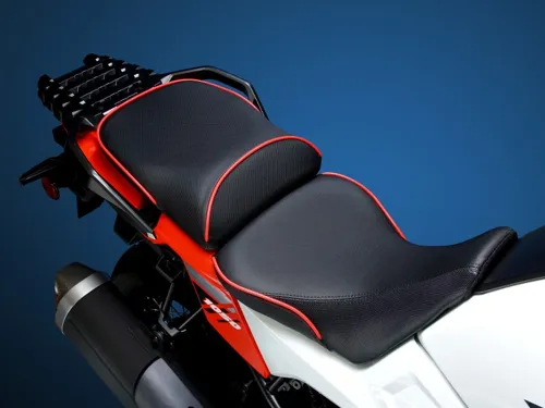 REVolution Seat Suzuki 1050 XT 2020+, DTX, Gripzones, možnost volby švu/prošití, běžná výška, přední a zadní sedla.