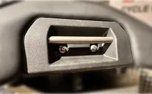 BMW R1300GSA, volitelný úuchyt zavazadel do přední části zadního sedla, komplet se šrouby BMW R1300GSA, volitelný úuchyt zavazadel do přední části zadního sedla, komplet se šrouby