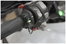 Interphone bezdrátové ovládání smartphonu na řídítka motocyklu (1)