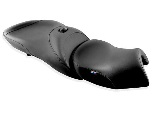 World Sport Performance Seat BMW K1600GTL Exclusive 2013-16, Black K-021 /Topstitch/BMW tag, Predné sedadlo s bežnou výškou, zadné sedadlo s integrovaným vyhrievaním kompatibilné s BMW.