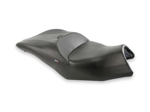 World Sport Performance EPV Seat BMW K 1600 B Bagger 2017+, Badlands Black, Matné čierne čalúnenie, Topstitch, EPV Touring Seat, integrované vyhrievanie vpredu a vzadu.