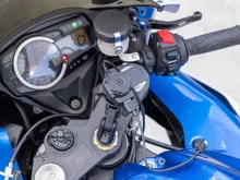 USB nabíječka pro motocykly Quad Lock® (1)