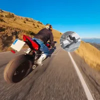 Insta360 Podporná svorka na selfie tyč na motocykel (1)