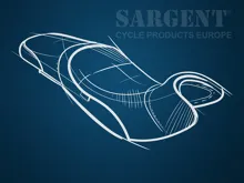 World Sport Performance Seat BMW R nine T Scrambler, 2016+, Black Vintage Pleated Insert, černý dvojitý steh, štítek BMW/Sargent, pouze vpředu s držákem.